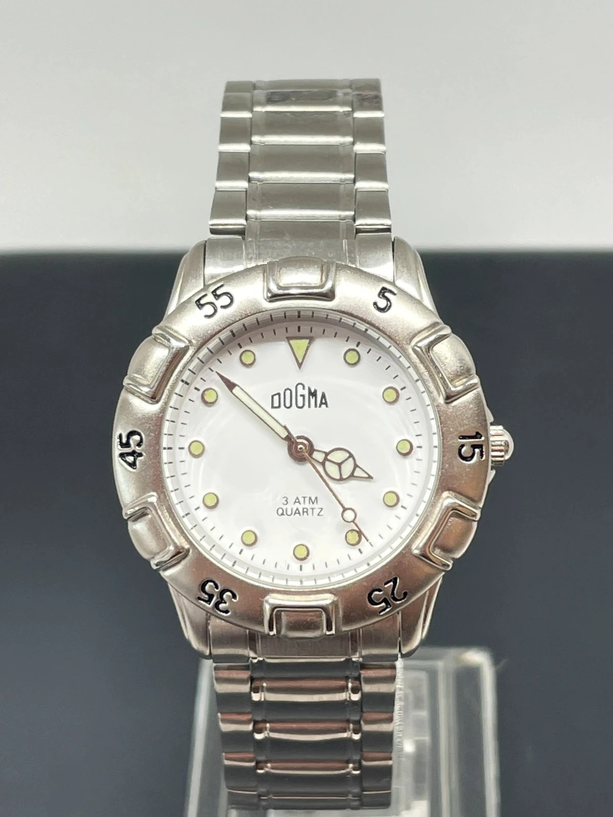 Reloj Dogma Vintage Y2K años 90 en muy buen estado, casi nuevo